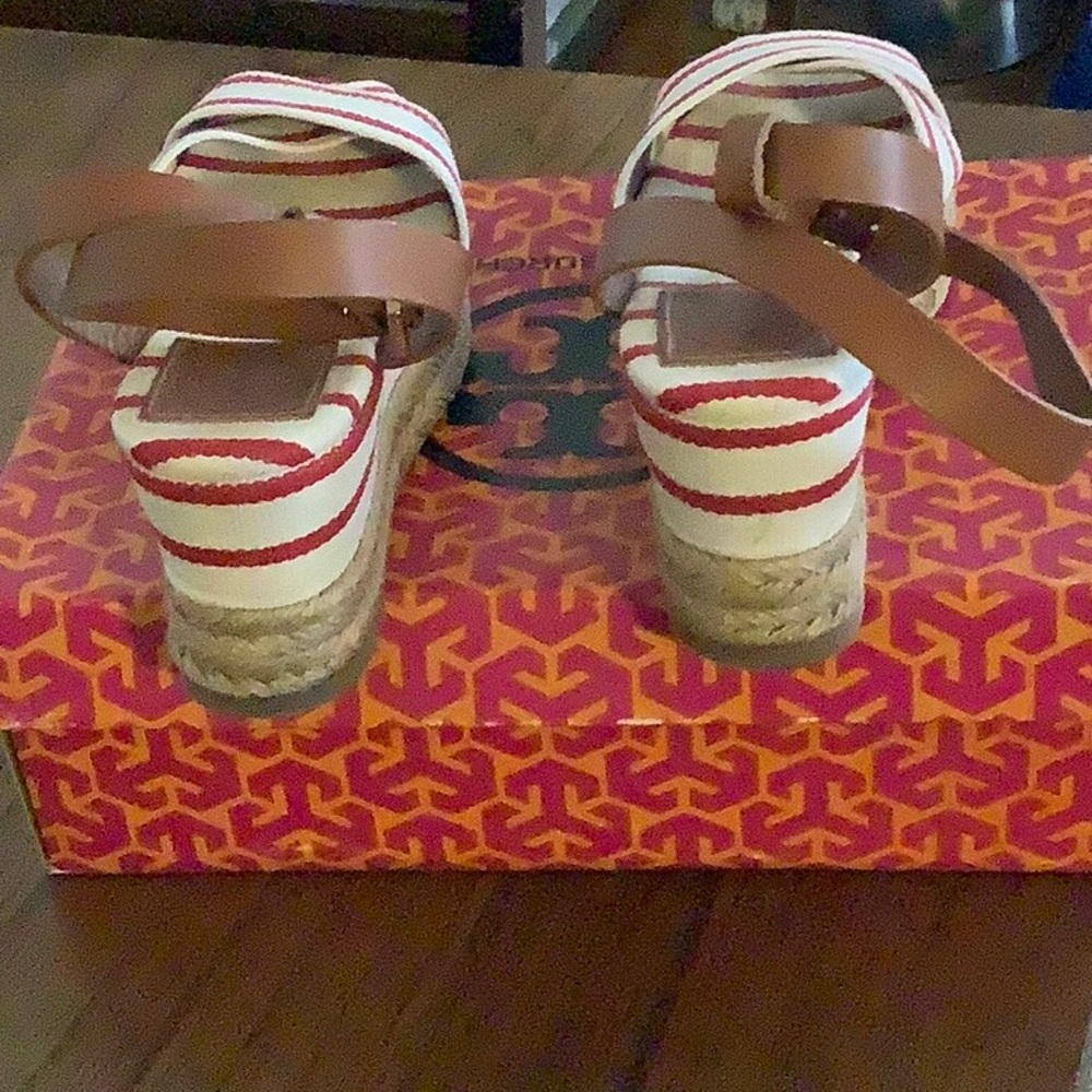 Red/white wedge - Picture 2 of 4